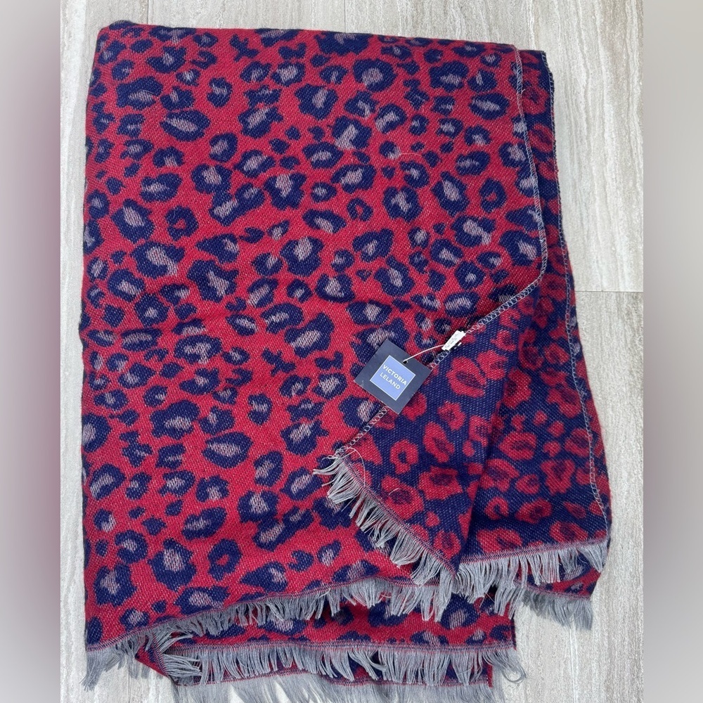 NWT Victoria Leland Animal Pattern Shoulder Throw Wrap Scarf
